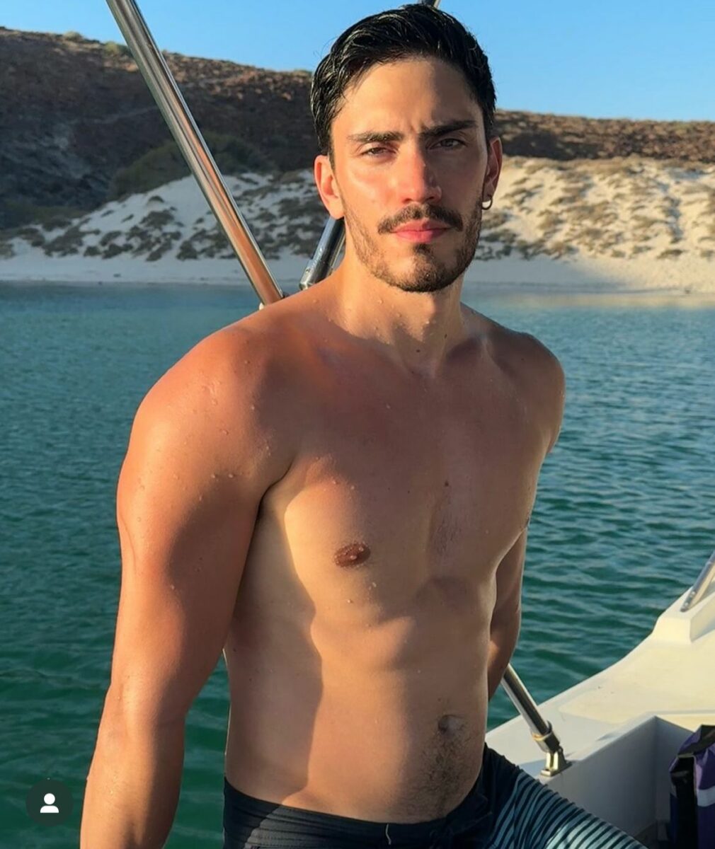 actor gabriel de el niñero en traje de baño