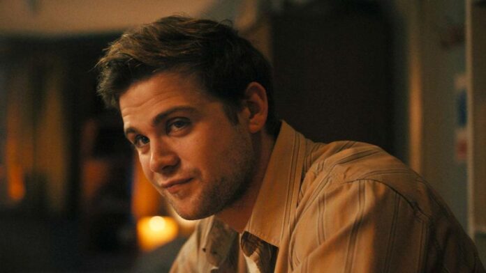 Leo Woodall actor escena gay biografía sexualidad pareja the white lotus prime target