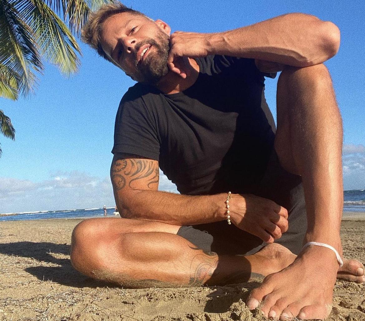 Ricky Martin fetiche de pies en la playa