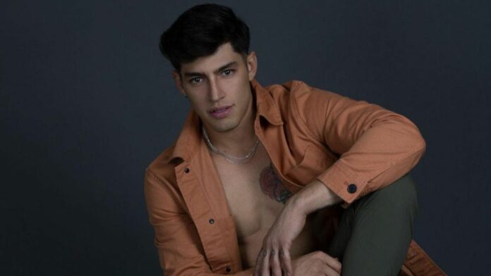 Robbie Mora wapayasos la casa de los famosos video homofobia gay