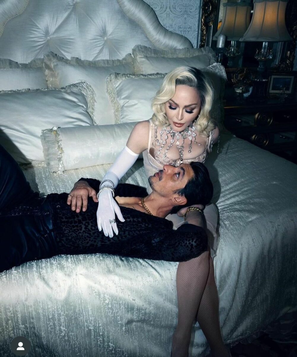 Madonna con el artista cubano