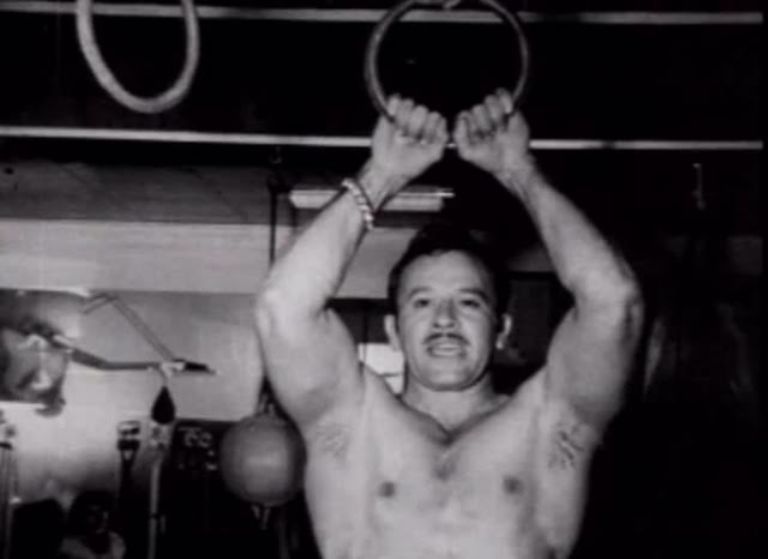 Pedro Infante sin playera 