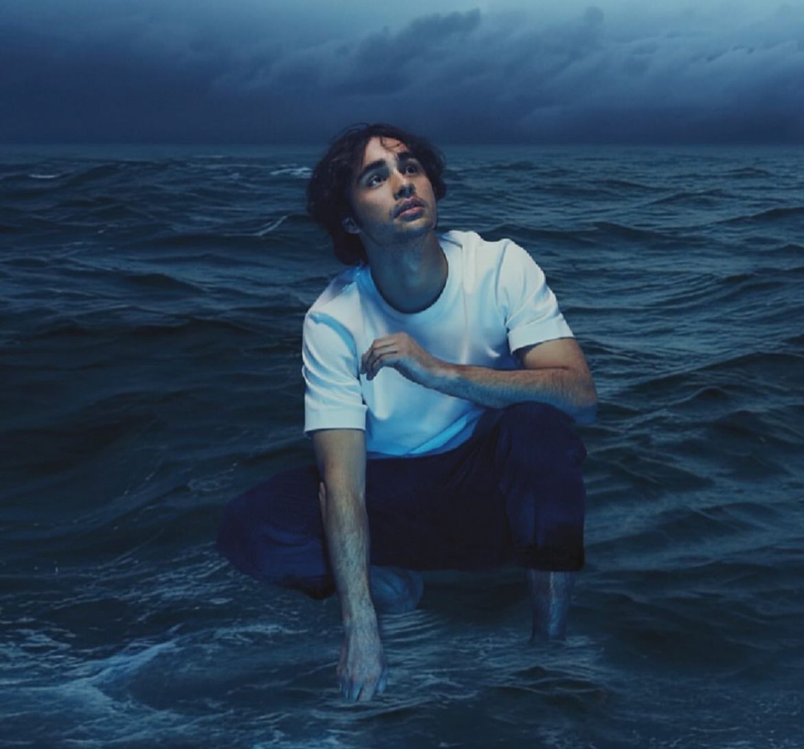 Thomas Weatherall blue obra de teatro