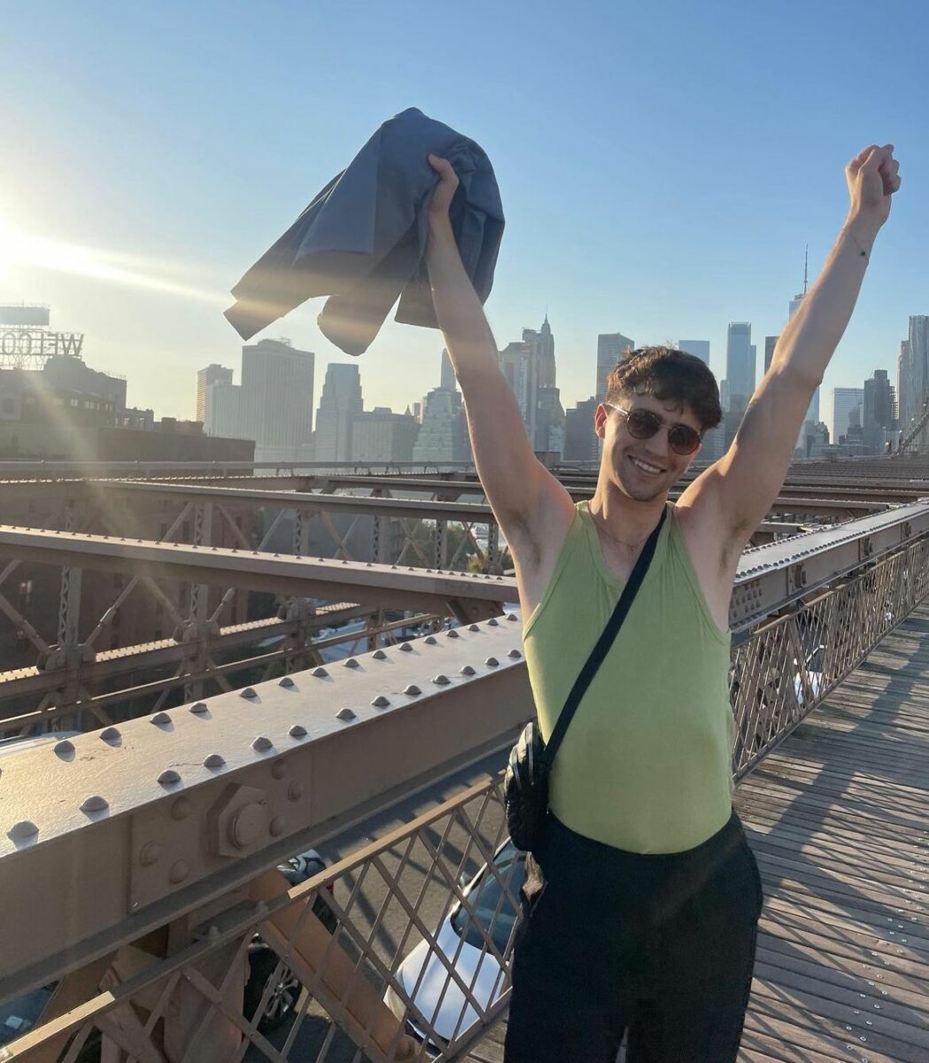 actor de dead boy detectives