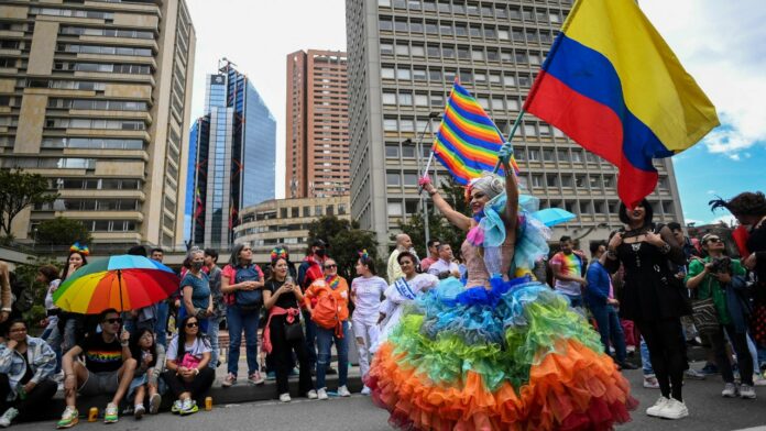Marcha del Orgullo LGBT+ de Bogotá Colombia 2024 fotos hora día fecha