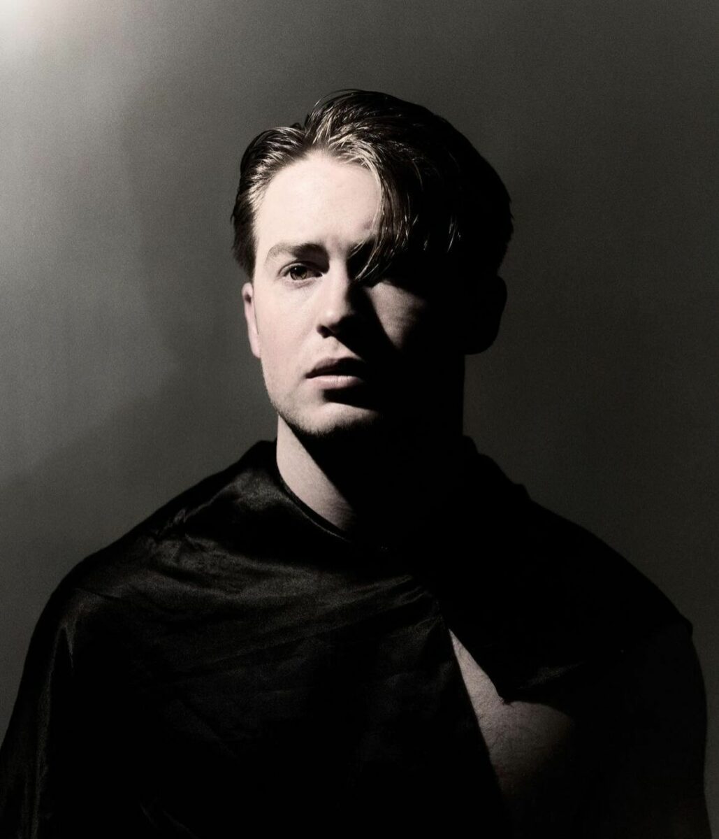 actor de heartstopper bisexual