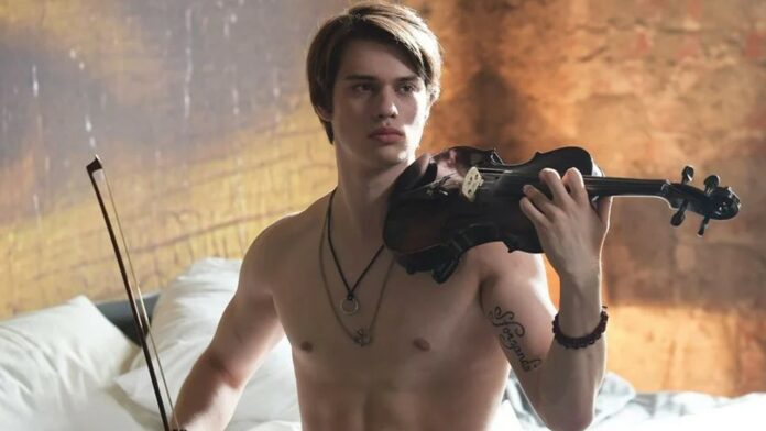 Nicholas Galitzine sexualidad pareja actor orientación sexual