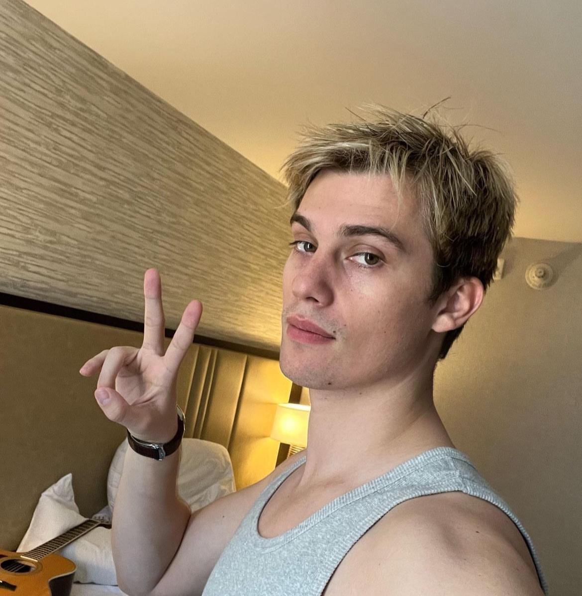 Nicholas Galitzine actor sexualidad pareja orientación sexual gay
