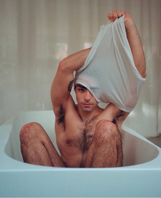 actor de élite en bañera