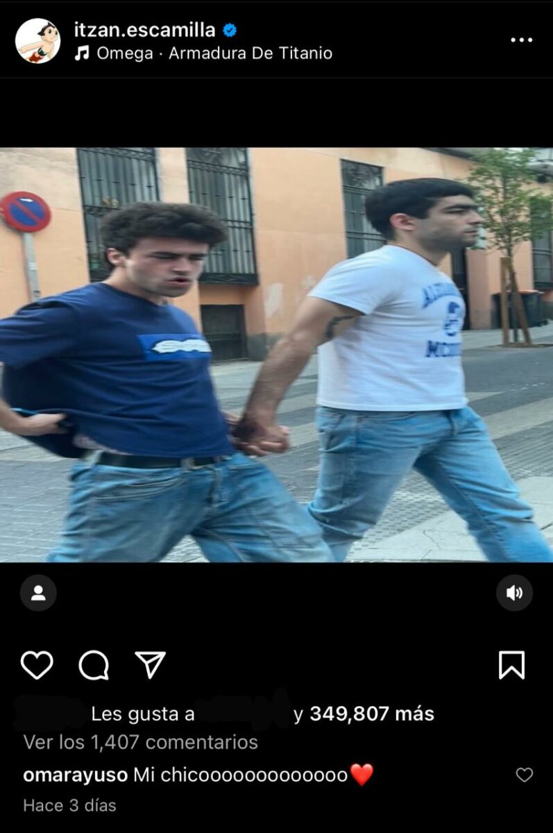 Itzan Escamilla y Omar ayuso tomados de la mano fotos