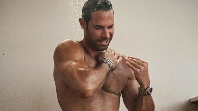 Sebastián Rulli escena en la ducha el extraño retorno de diana salazar video