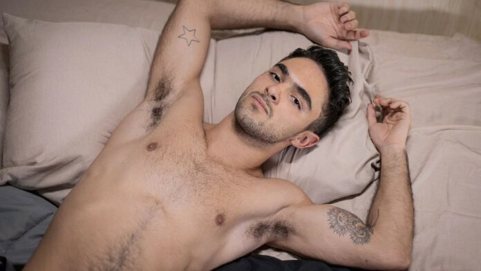 Joaquín Bondoni y Luis Vegas en Cobalto corto gay película estreno