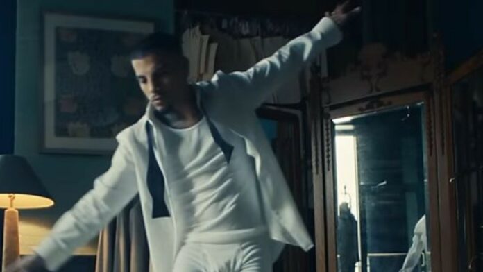 Rauw Alejandro video live en vivo instagram en calzones touching the sky