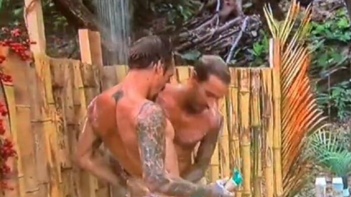 Supervivientes España ducha baño Gorka y Rubén