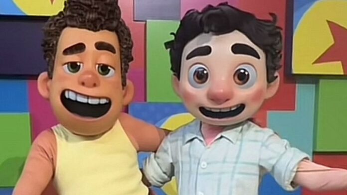 videos-botargas-sensacion-poblacion-lgbt-mexico-internacional-personajes-gay Videos de botargas siendo sensación con público gay lgbt luca y alberto