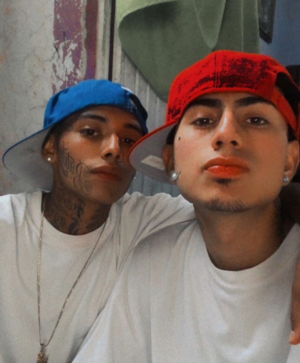 Yisus y enrique fotos cholos gorras