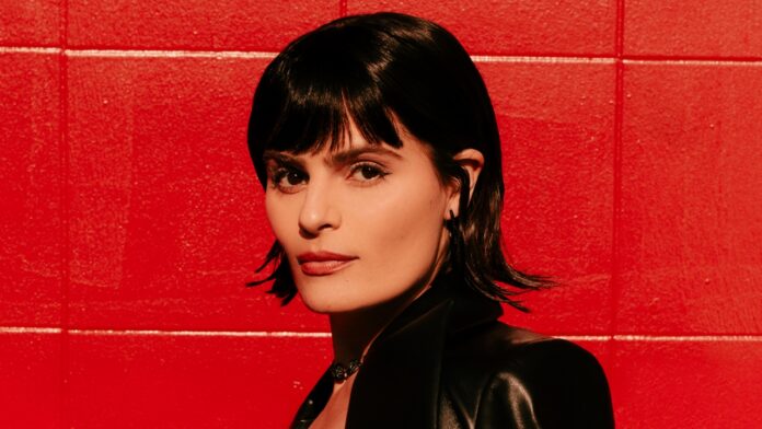 Nava Mau actriz trans teri baby reindeer bebé reno pareja sexualidad biografía fotos videos