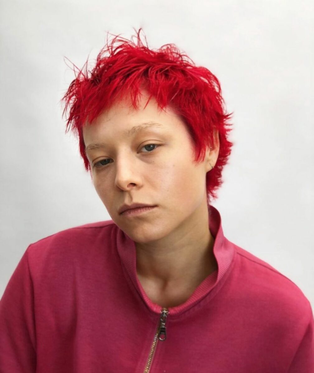 actore foto con cabello rojo