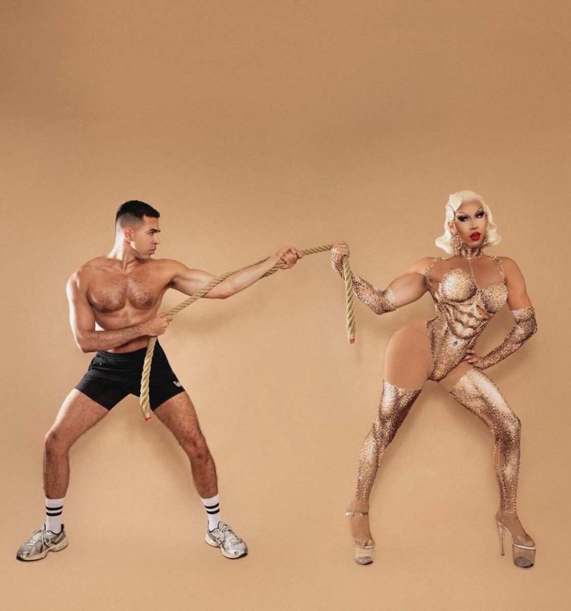 Tessa Testicle en drag y fuera de su personaje foto