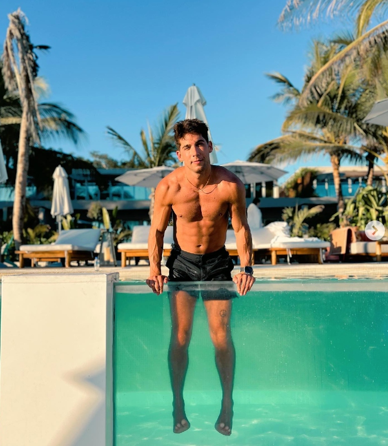 mauricio garza famosos en traje de baño fotos video