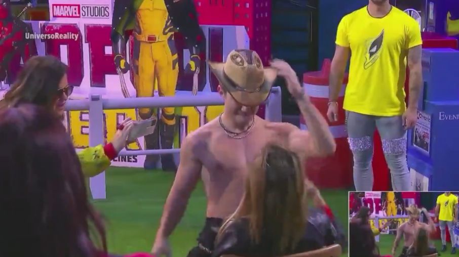 La casa de los famosos 2 show stripper