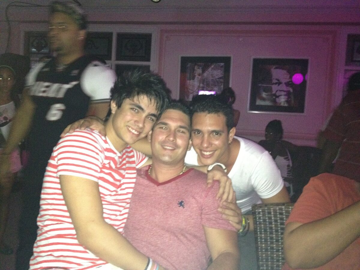 cantante y actor cubano con su tío