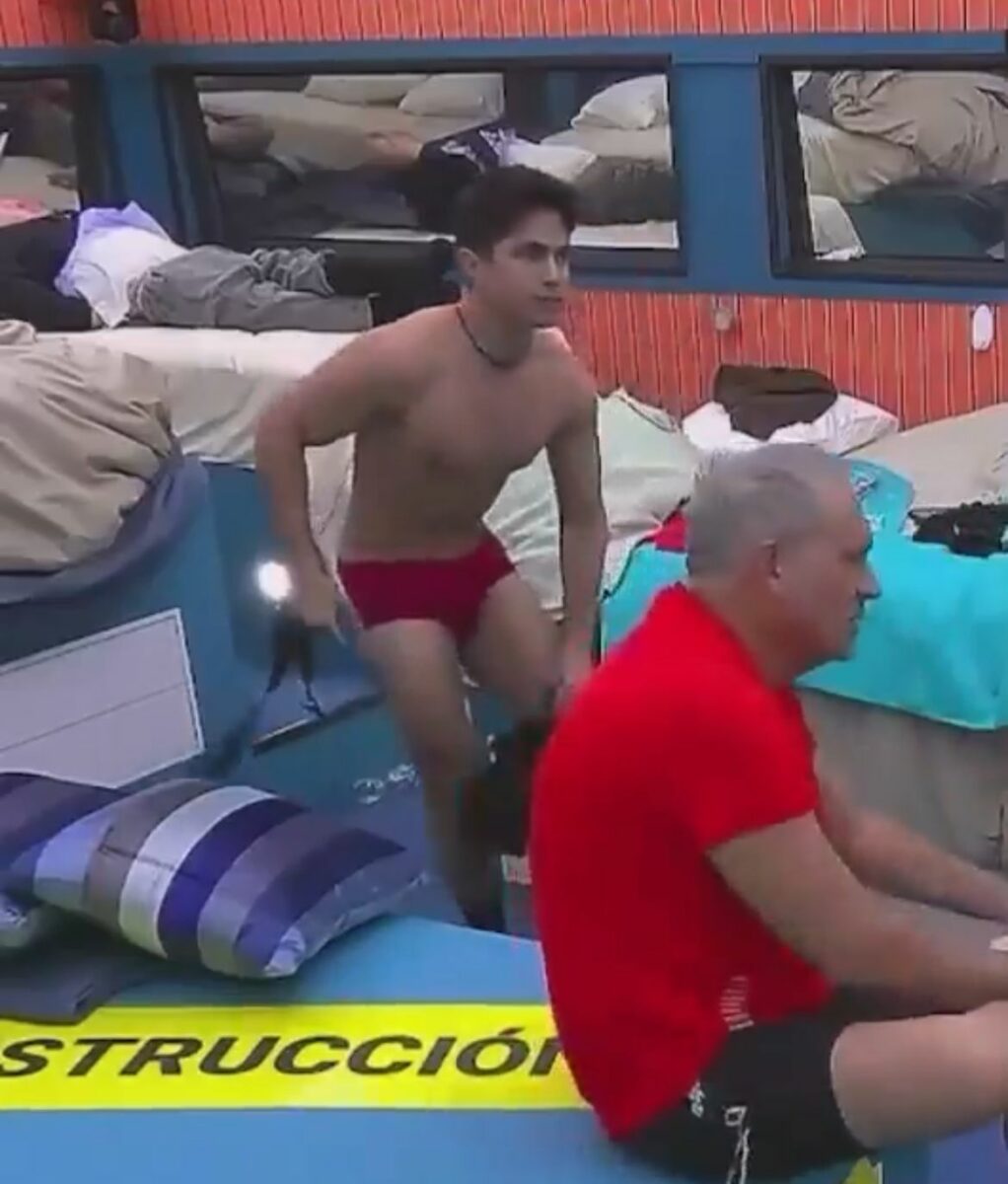 Sian Chiong en ropa interior calzones rojos la casa de los famosos méxico lcdlf