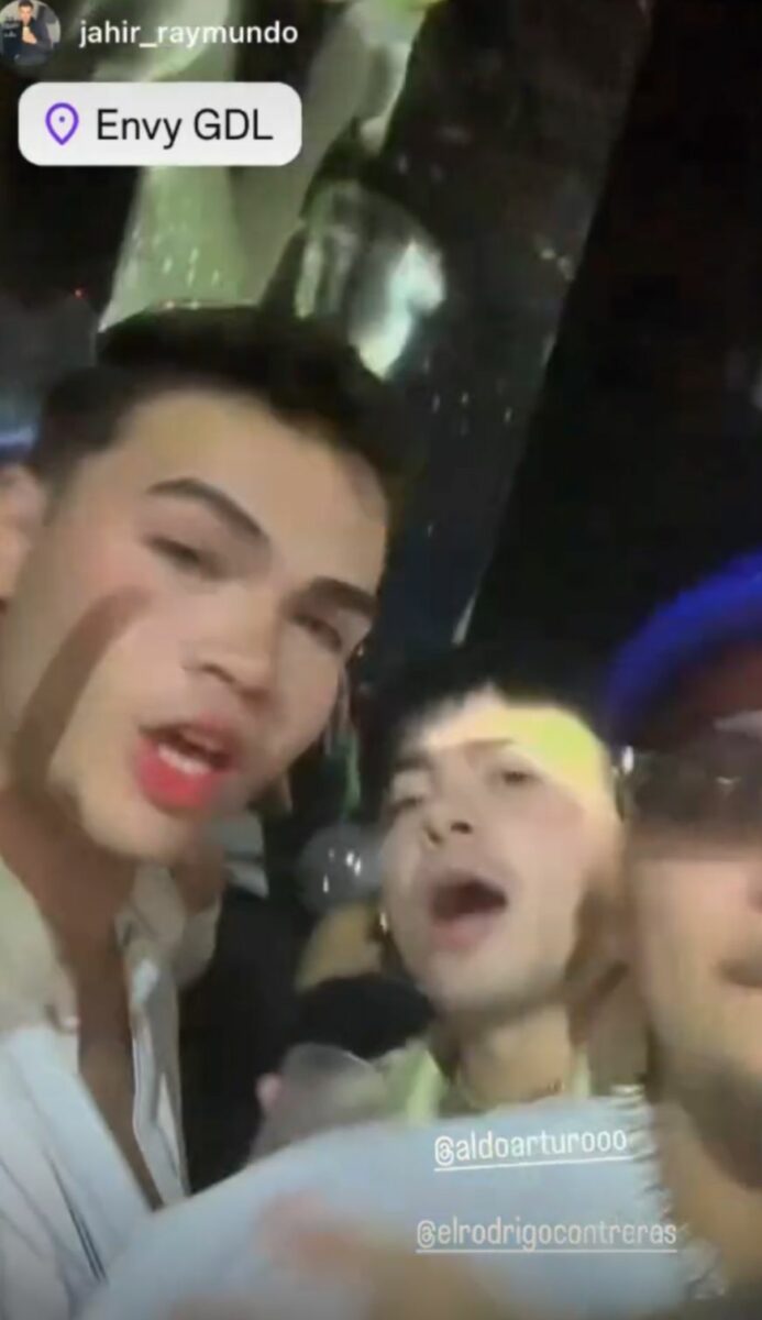 Aldo arturo y rod contreras beso