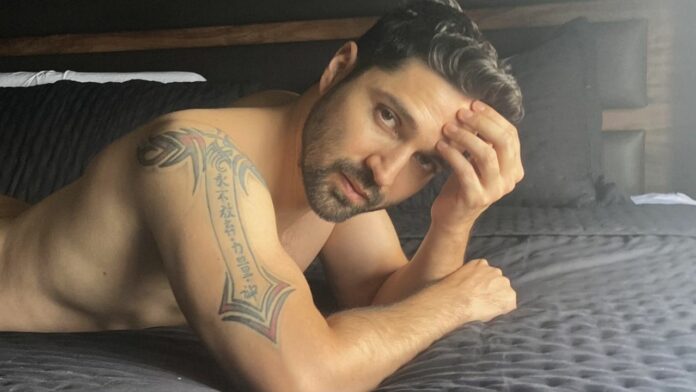 Alexis Montoya cantante la academia 10 años