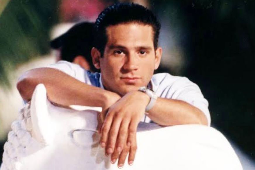 Arath de la torre de joven en amigas y rivales