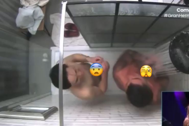Yuhui Lee y Manuel Napoli mojados en el baño gran hermano chile