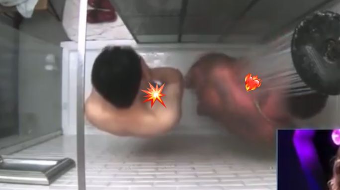 Yuhui Lee y Manuel Napoli en baño gran hermano chile