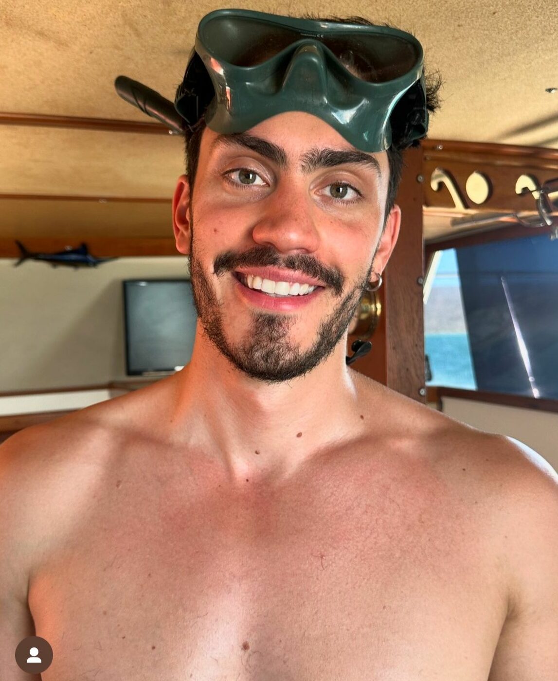 Iván Amozurrutia esnórquel fotos 2024 playa actor 