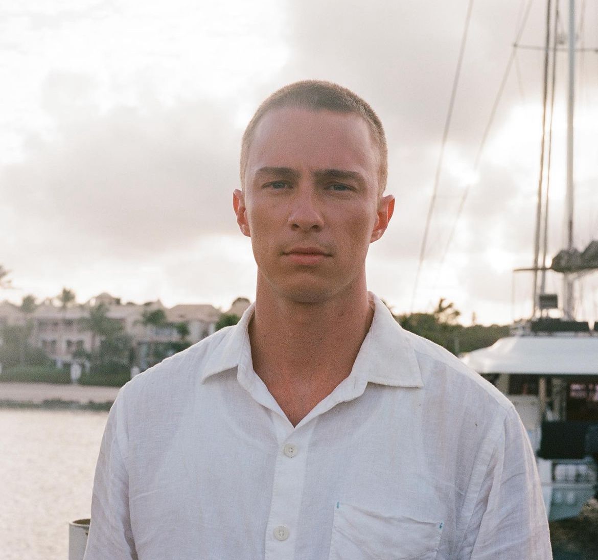 Drew Starkey actor queer sexualidad pareja gay