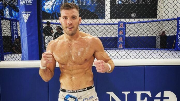 Dricus Du Plessis peleador de ufc es gay sexualidad pareja quién es biografía beso coach entrenador