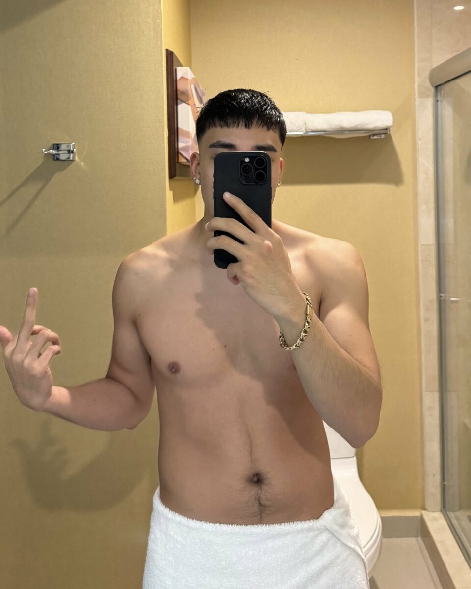 El Malilla en toalla en el baño