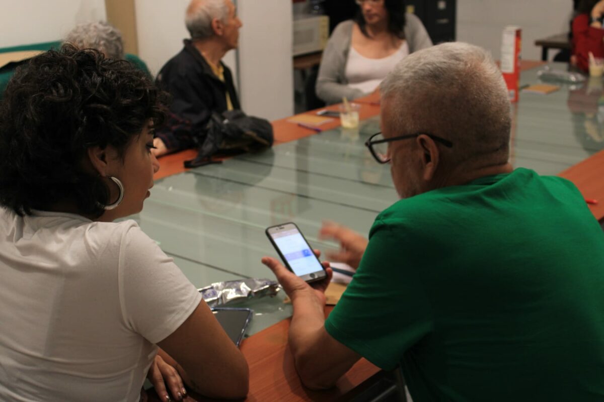 hombres gay bisexuales jovenes adultos mayores lgbt