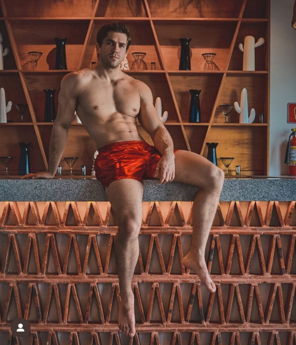 Hugo candelas videos fotos sin playera modelo actor creador contenido explícito