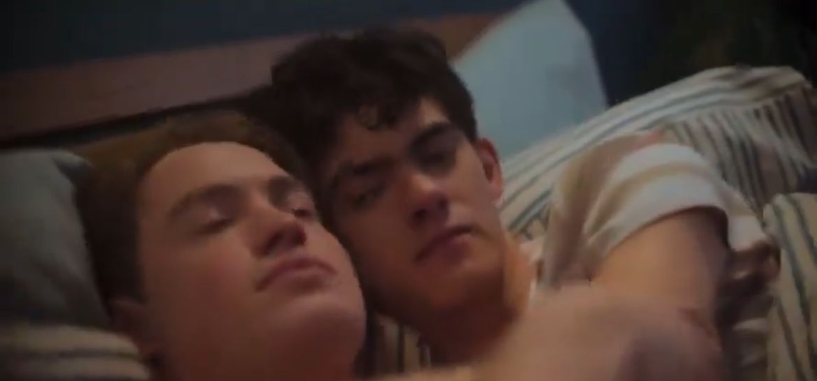 serie netflix hombres abrazados