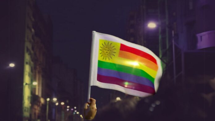 Mes diversidad septiembre Uruguay junio bandera LGBT+