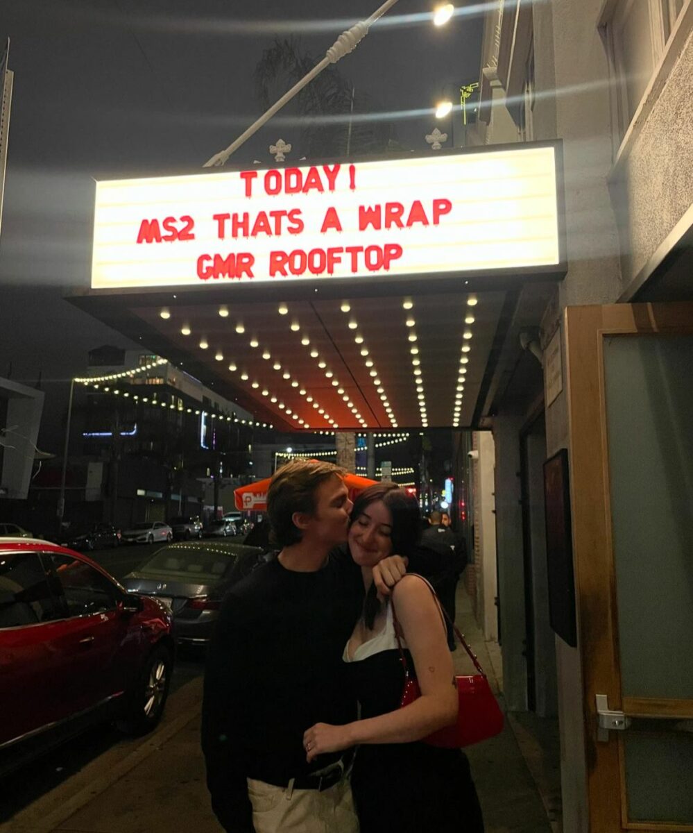 nicholas alexander chavez y victoria abbott beso pareja