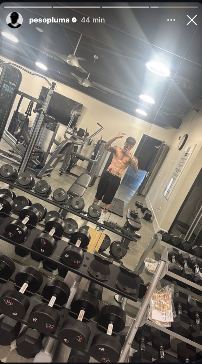 Peso pluma en el gimnasio gym