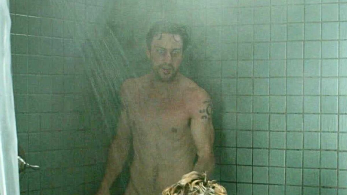 Aaron Taylor Johnson actor escena en el baño ducha videos fotos a million little pieces