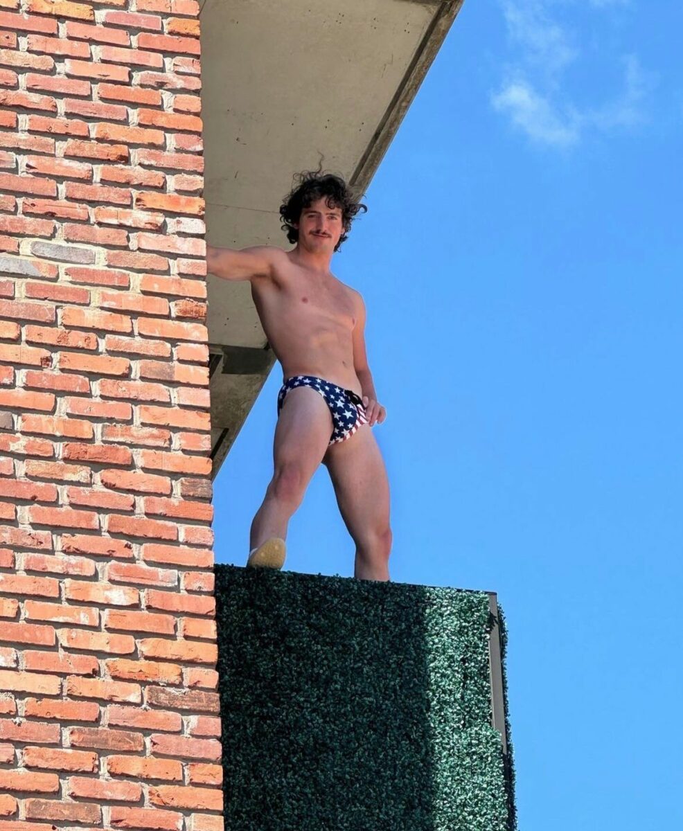 Benson Boone fotos y videos en ropa interior 