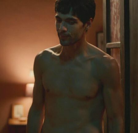 Diego Calva en el secreto del río con yoshira escárrega