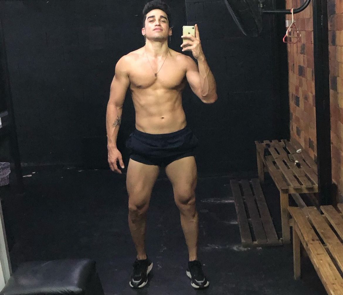 Mike Gavilán bailarín zumba fotos videos sexualidad pareja gay