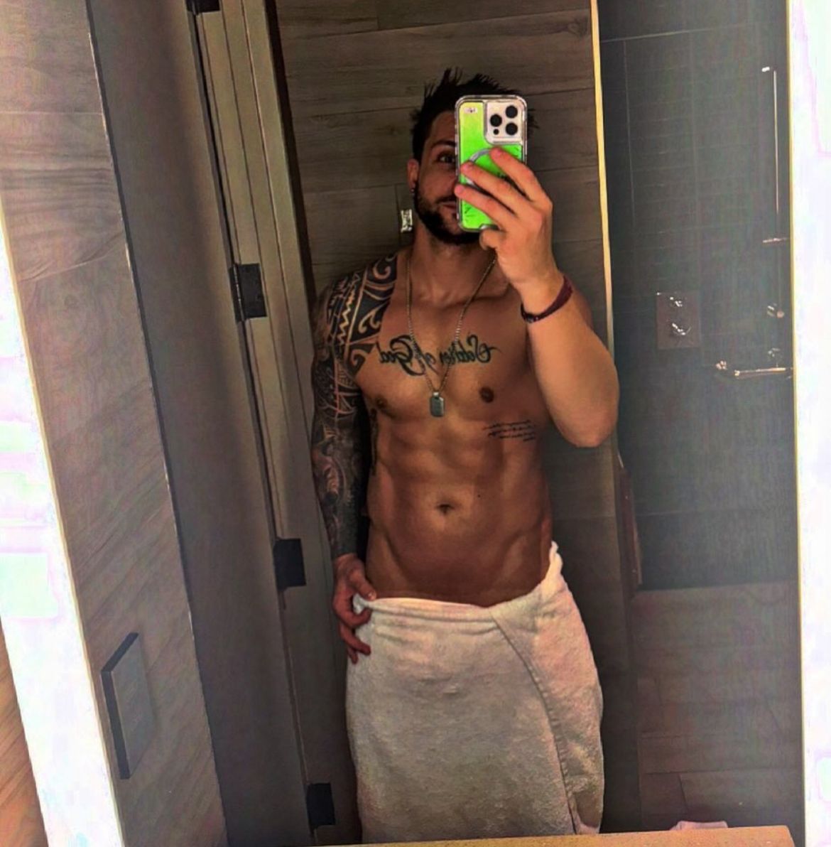 Nicola pocella foto en toalla videos pack