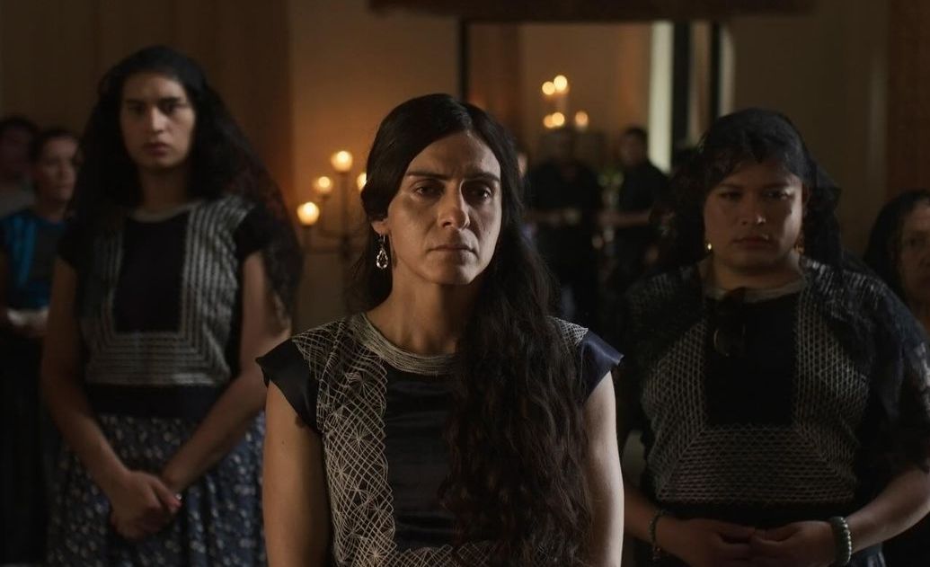 Nova Coronel actriz de el secreto del río ámbar