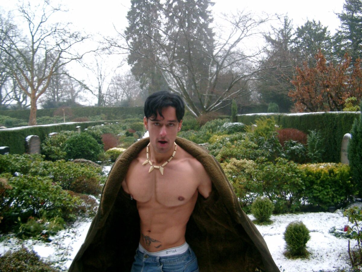 actor explícito gay en la nieve