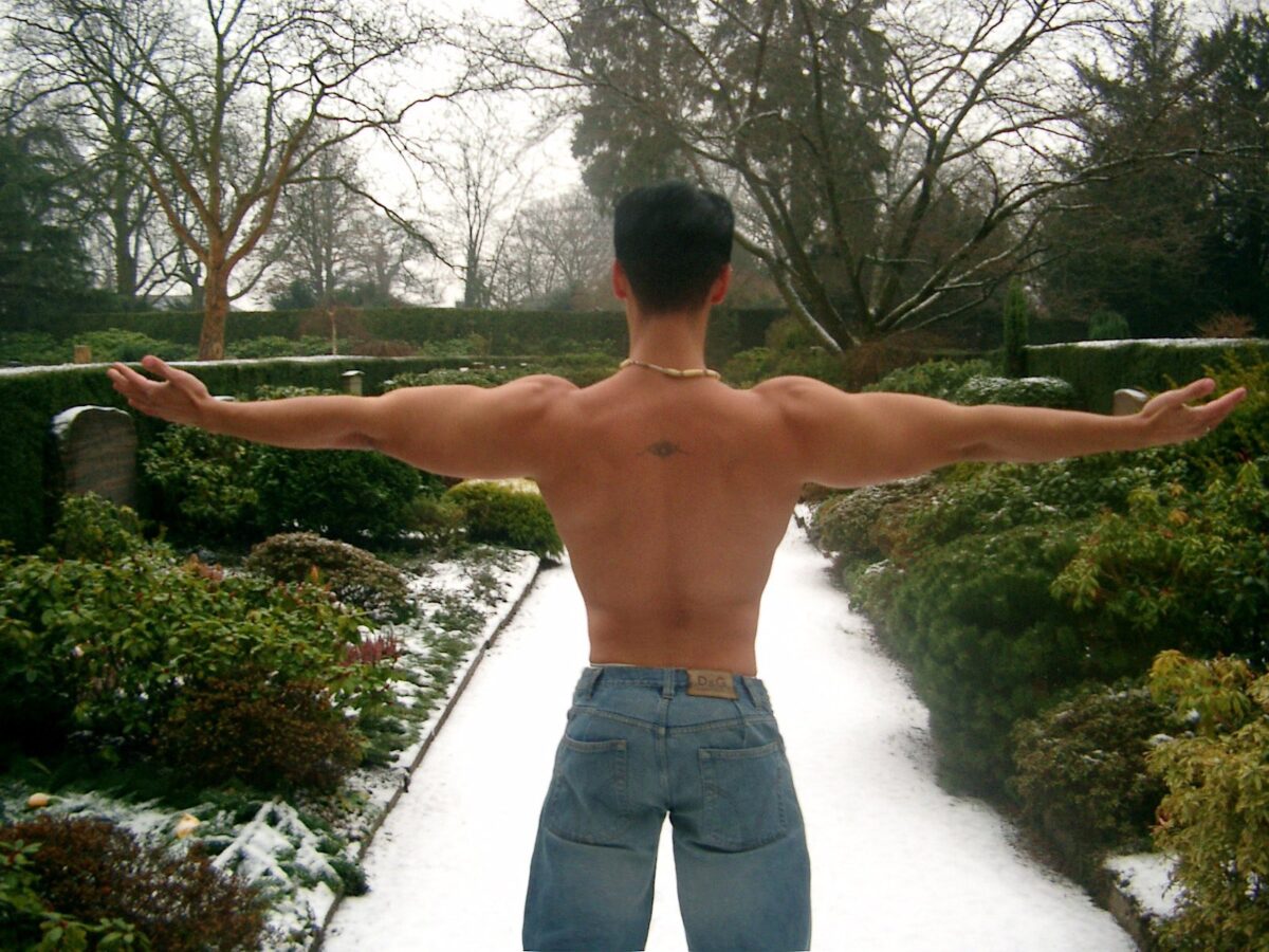 Rafael Alencar de espaldas 